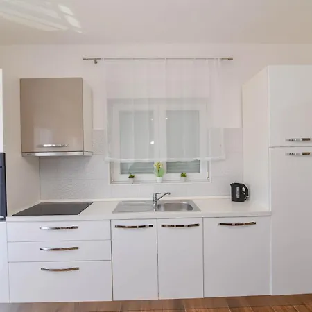 Apartment Borna Sukošan
