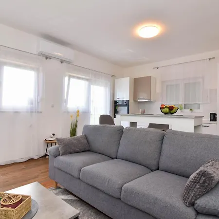 Borna Apartment Sukošan
