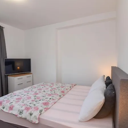Borna Apartment *