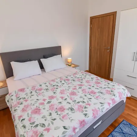 Borna Apartment *
